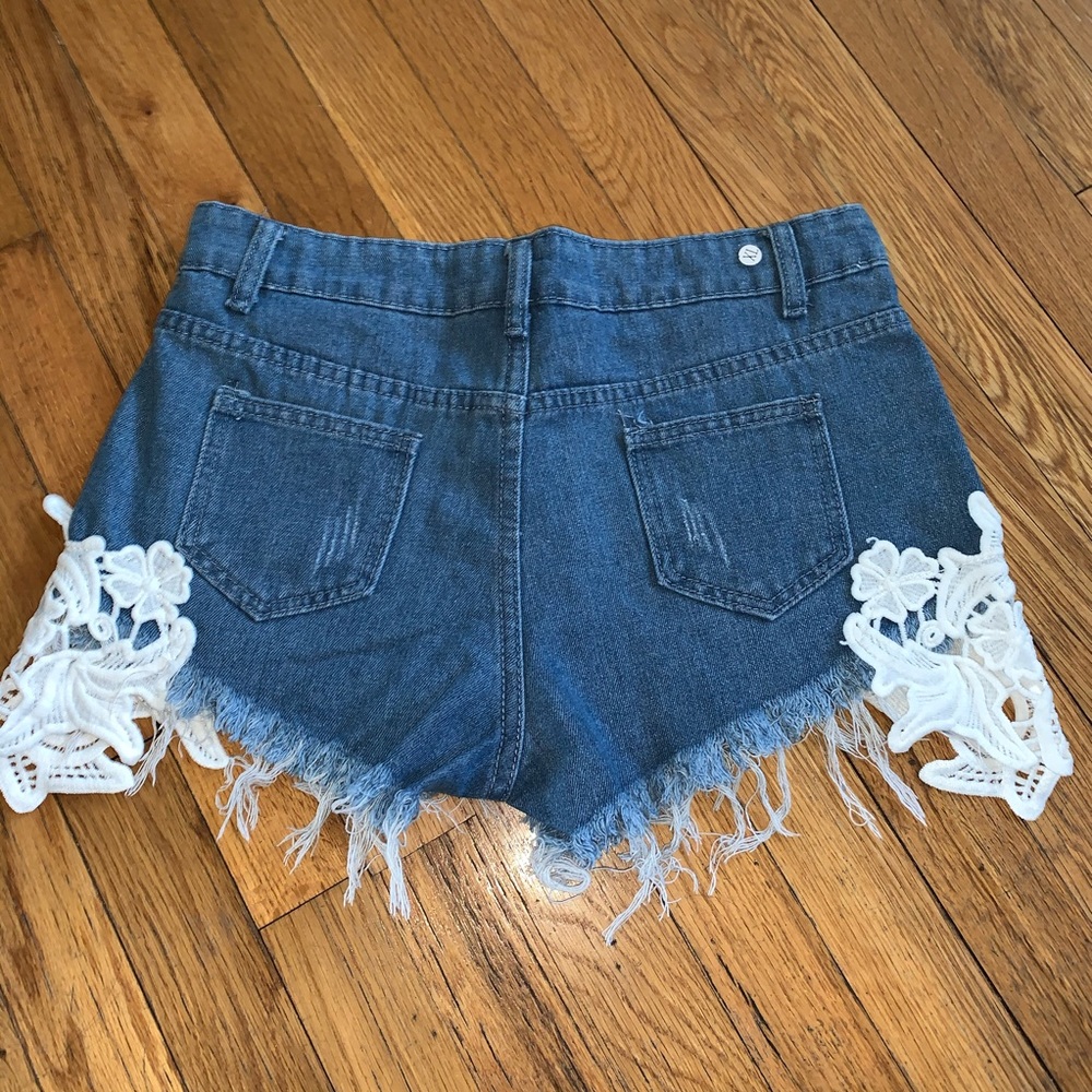 🎉LAST PAIR🎉LACE DISTRESED BOHO DENIM SHORTS - Picture 7 of 8